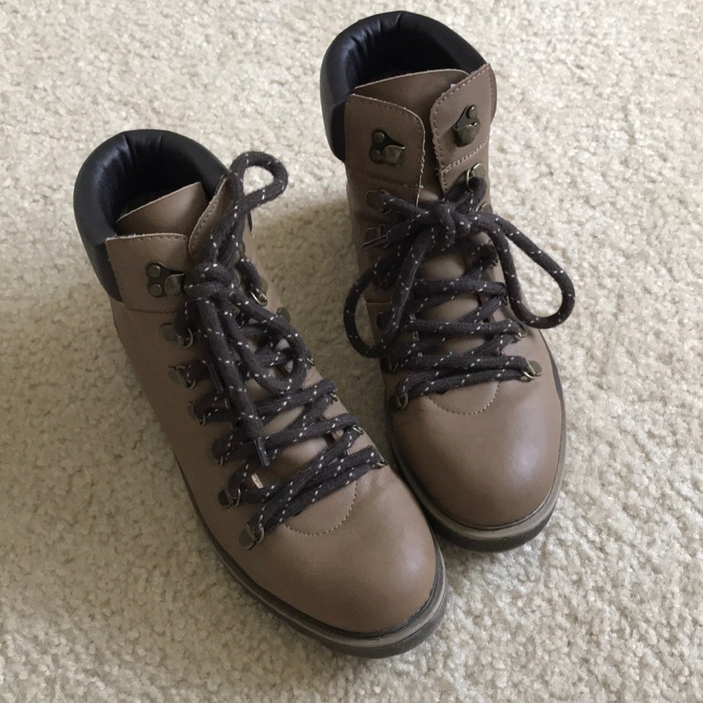New without tags Size 8 Union Bay boots